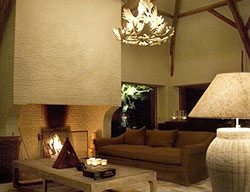 Coffeetable aus alter Eiche, Sofa mit Leinenhusse, Flamant