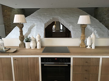 Diese Eichenschränke sind echte Raumwunder, konzipiert von Charme de Provence