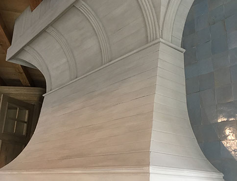 Maßgeschneiderte Küchenesse aus Eiche im belgischen Landhausstil